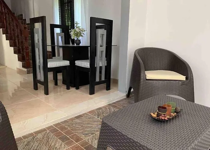 Casa Linda - 10 Mins From Beach & Lagoon With Ac & Free Parking